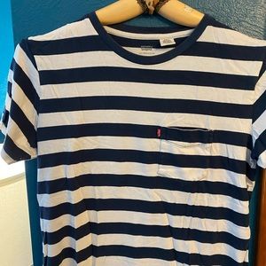 Levi’s Short Sleeve Pocket Tee